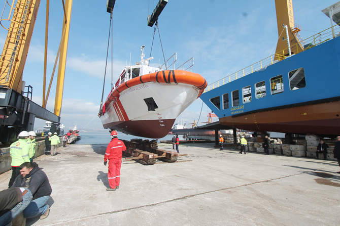 Özata Shipyard | Pilot and Service Boat Launched